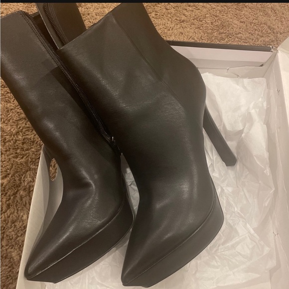 Black heeled booties - Picture 3 of 4